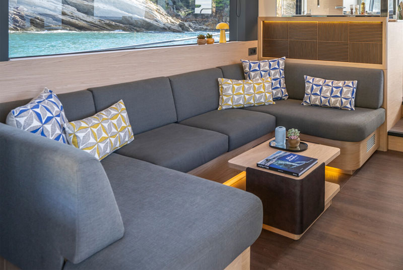Sellerie intérieure pour bateau à moteur